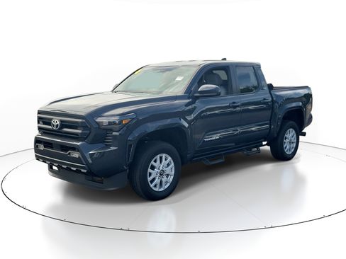 Used 2024 Toyota Tacoma SR5 AWD/4WD image 3