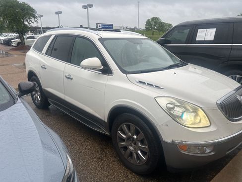 Used 2011 Buick Enclave CXL FWD image 6