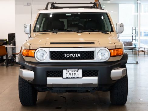 Used 2014 Toyota FJ Cruiser 4WD w/ Upgrade Package image 2