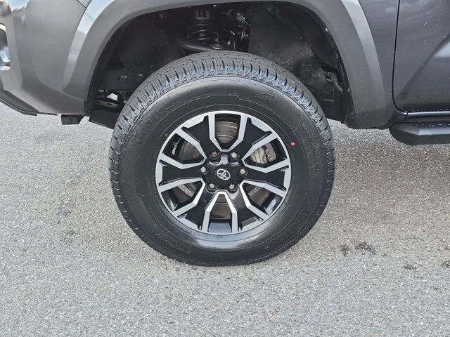 Used 2022 Toyota Tacoma TRD Sport AWD/4WD image 23
