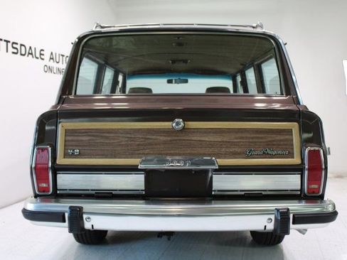 Used 1987 Jeep Grand Wagoneer image 4