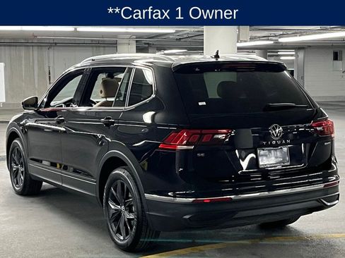 Used 2024 Volkswagen Tiguan SE w/ Panoramic Sunroof Package image 5