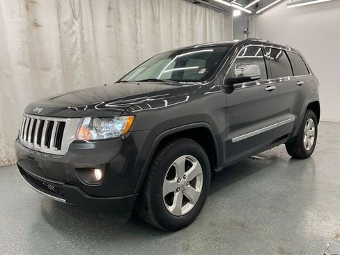 Used 2011 Jeep Grand Cherokee Limited AWD/4WD image 4