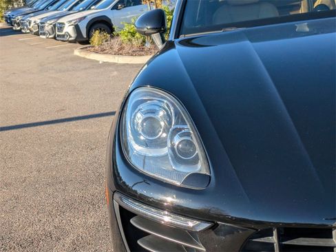 Used 2018 Porsche Macan image 10