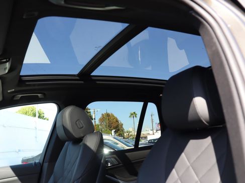 Used 2025 BMW X5 xDrive40i w/ Premium Package image 18