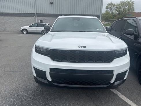 Used 2024 Jeep Grand Cherokee L Altitude image 3