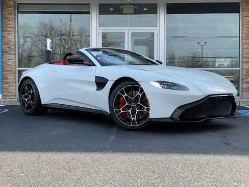 Used 2021 Aston Martin V8 Vantage Roadster image 36