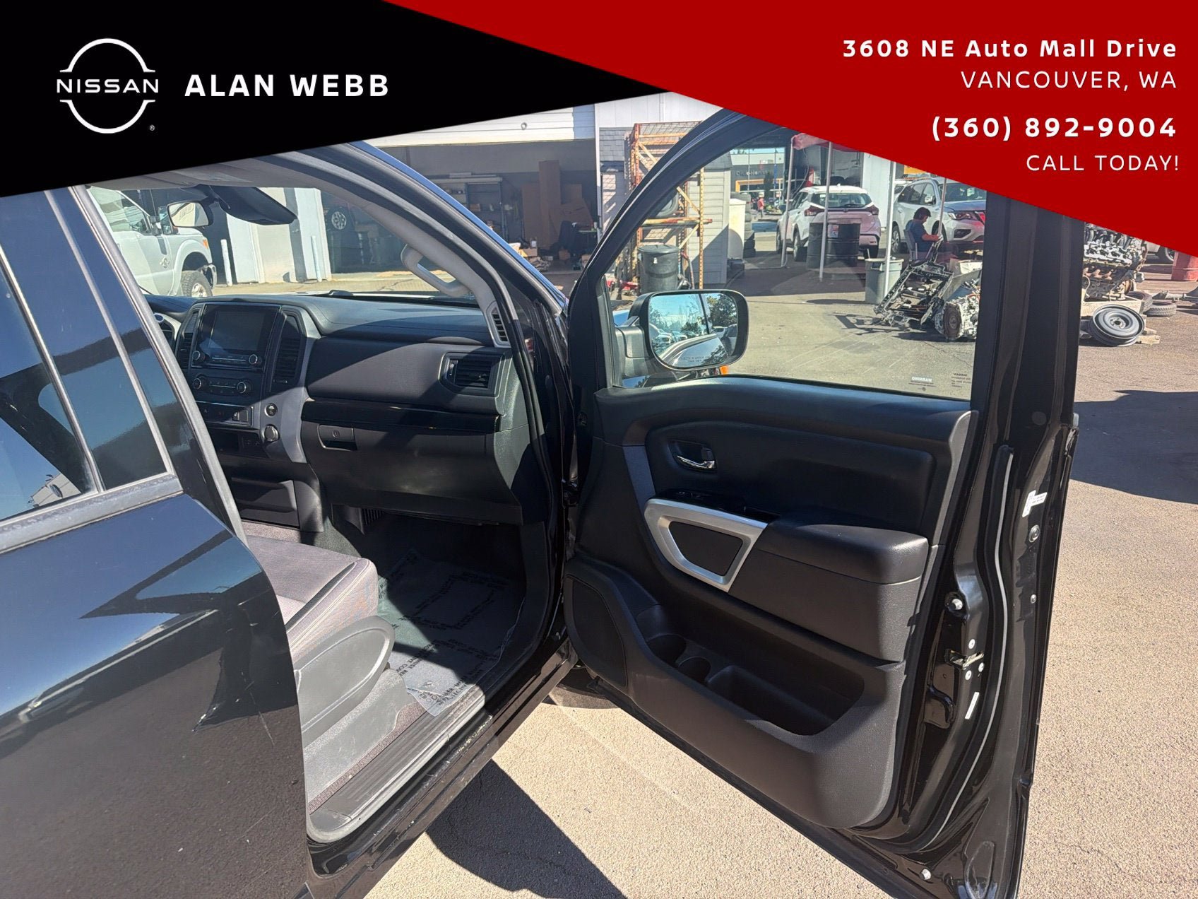 Used 2023 Nissan Titan SV AWD/4WD image 17