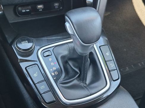 Used 2024 Kia Seltos EX FWD image 16