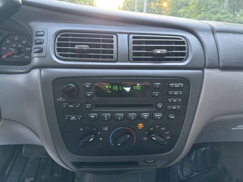 Used 2004 Ford Taurus SES FWD image 22