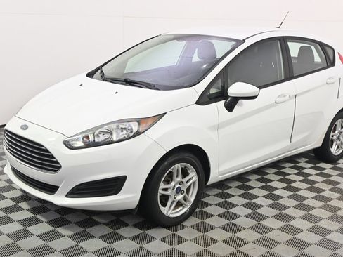Used 2017 Ford Fiesta SE image 2