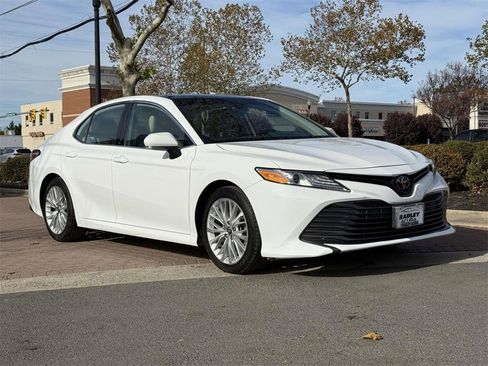 Used 2019 Toyota Camry XLE image 1