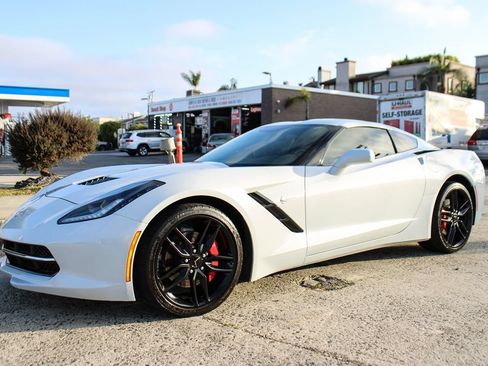 Used 2019 Chevrolet Corvette Stingray Coupe w/ 1LT RWD image 11