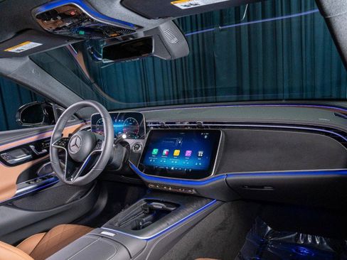 Used 2025 Mercedes-Benz E 450 4MATIC Sedan image 4