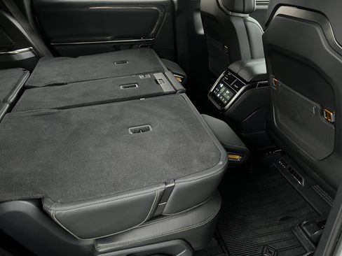 Used 2022 Rivian R1S Launch Edition image 25