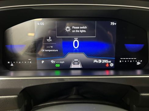 Used 2024 Volkswagen Tiguan SE image 21