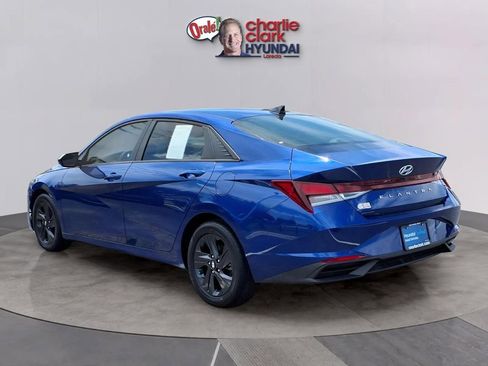 Used 2023 Hyundai Elantra SEL w/ Cargo Package FWD image 3