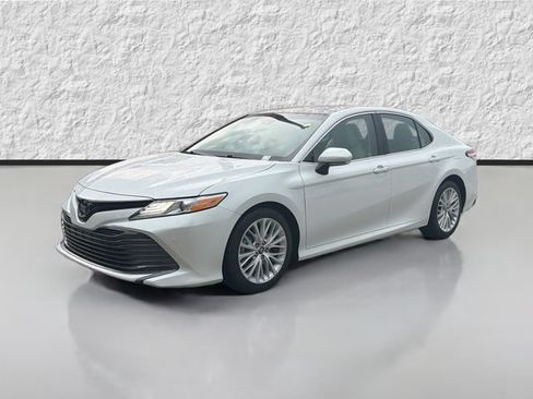 Used 2018 Toyota Camry XLE FWD image 7