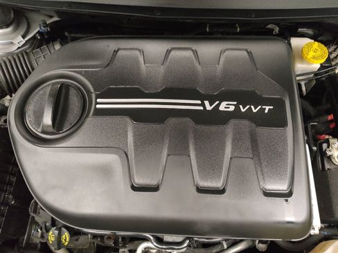 Used 2019 Jeep Cherokee Limited image 30