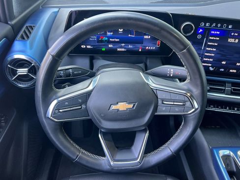 Used 2025 Chevrolet Equinox EV LT w/ Convenience Package image 17