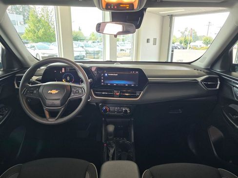 Used 2025 Chevrolet TrailBlazer LT AWD/4WD image 33