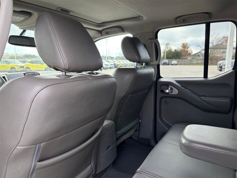 Used 2019 Nissan Frontier SL image 25