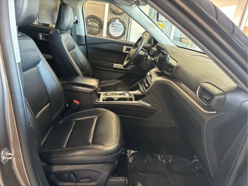 Used 2021 Ford Explorer XLT w/ Equipment Group 202A AWD/4WD image 40