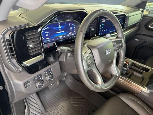 Used 2023 Chevrolet Silverado 1500 RST w/ Convenience Package II AWD/4WD image 4