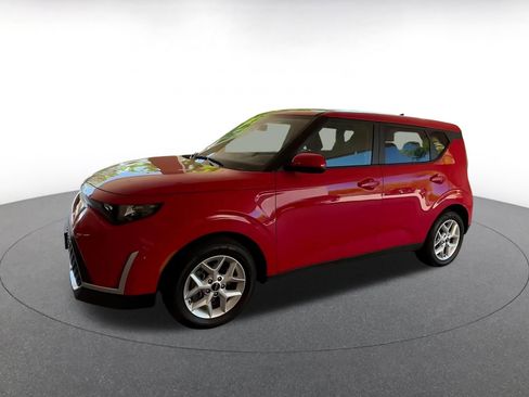 Used 2025 Kia Soul LX w/ LX Technology Package FWD image 7