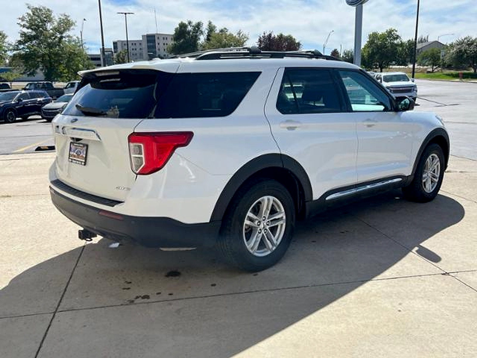 Used 2022 Ford Explorer XLT AWD/4WD image 5