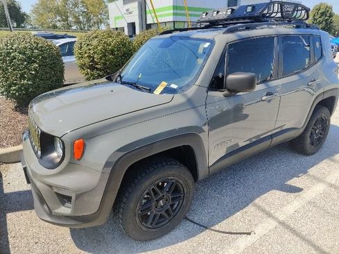 Used 2020 Jeep Renegade Sport w/ Sport Appearance Group AWD/4WD image 4