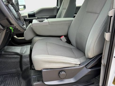 Used 2017 Ford F250 XL w/ Power Equipment Group AWD/4WD image 9