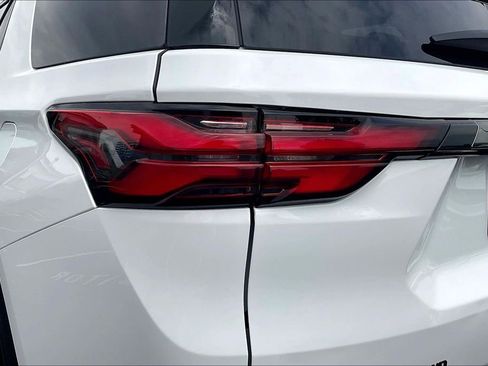 Used 2023 Chevrolet Traverse RS AWD/4WD image 23