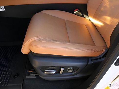 Used 2025 Lexus LX 700h Luxury image 13