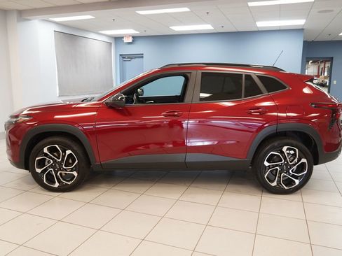 Used 2024 Chevrolet Trax RS w/ Driver Confidence Package image 2