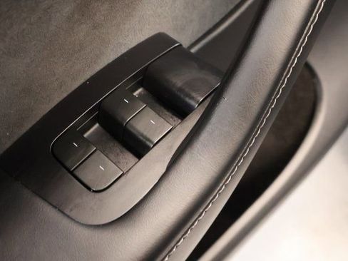 Used 2023 Tesla Model Y Performance image 10