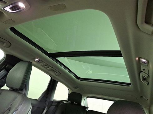 Used 2019 Volvo XC60 T6 Momentum w/ Multimedia Package image 15