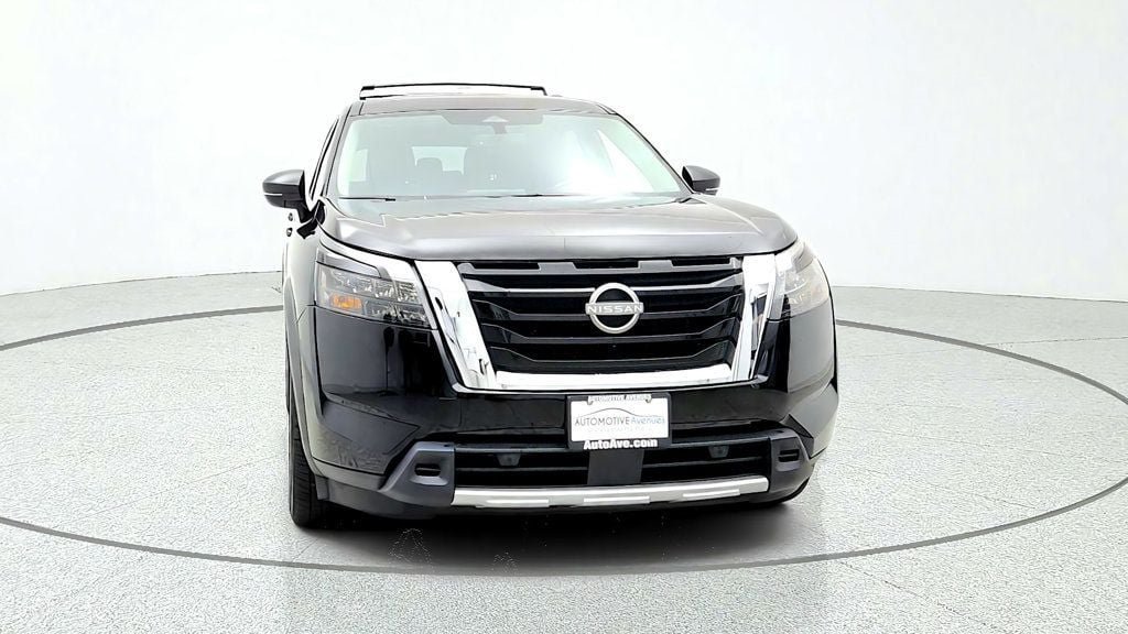 Used 2025 Nissan Pathfinder SL AWD/4WD image 2