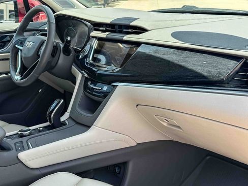 Used 2025 Cadillac XT6 Premium Luxury w/ Technology Package FWD image 23
