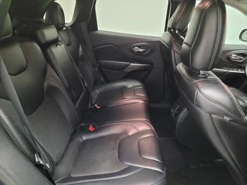 Used 2019 Jeep Cherokee Latitude Plus image 19