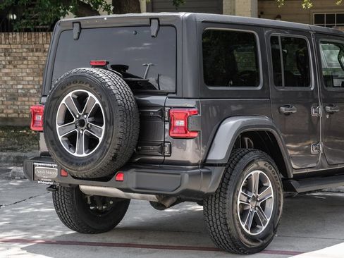 Used 2023 Jeep Wrangler Unlimited Sahara w/ LED Lighting Group AWD/4WD image 17