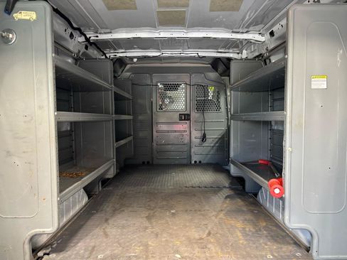 Used 2017 Ford Transit 250 130 Low Roof RWD image 18