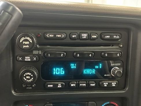 Used 2004 Chevrolet Suburban Z71 w/ Preferred Equipment Group AWD/4WD image 16