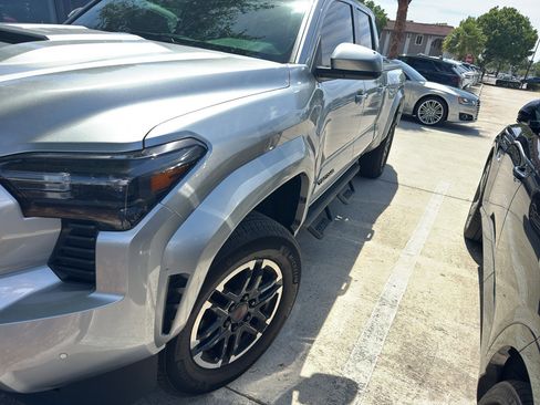 Used 2024 Toyota Tacoma TRD Sport w/ TRD Sport Upgrade Package RWD image 3