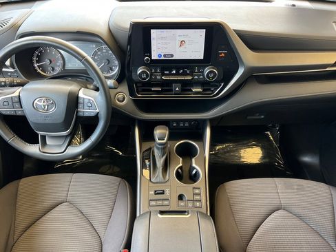 Certified 2024 Toyota Highlander LE image 17