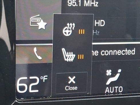 Used 2019 Volvo XC40 T5 Momentum image 25