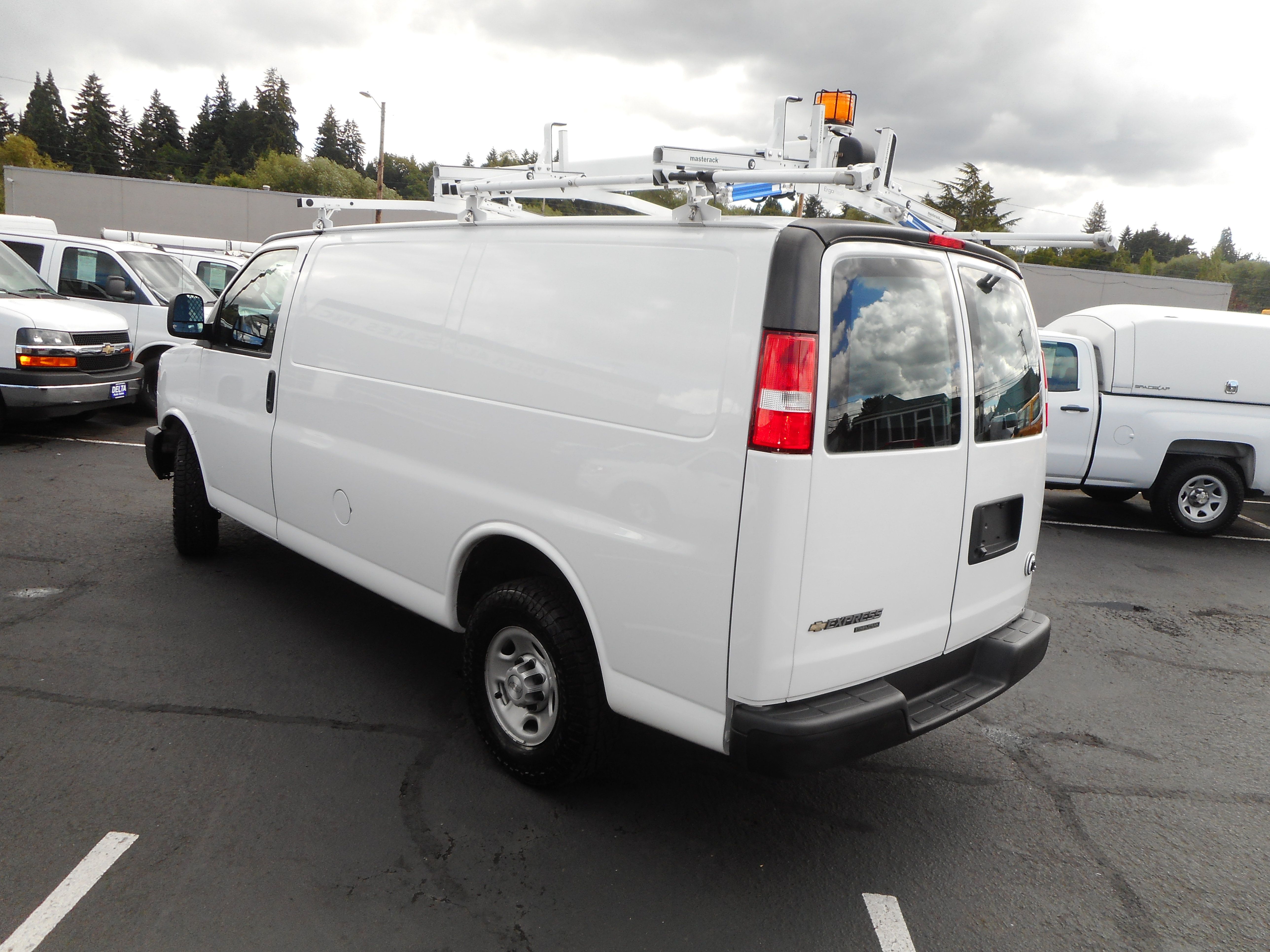 Used 2016 Chevrolet Express 2500 RWD image 8