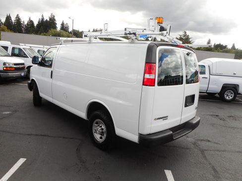 Used 2016 Chevrolet Express 2500 RWD image 8