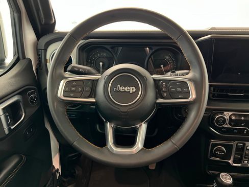 Used 2024 Jeep Wrangler Unlimited Sahara AWD/4WD image 12