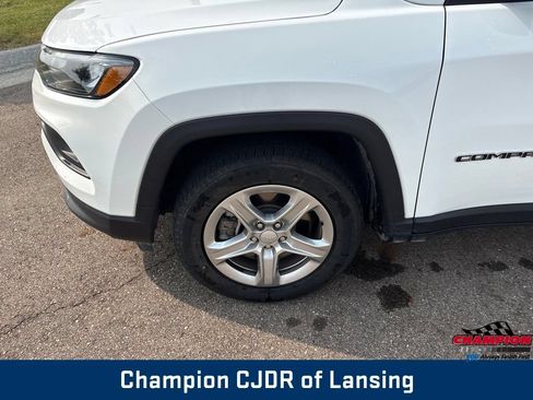 Used 2024 Jeep Compass Latitude AWD/4WD image 29
